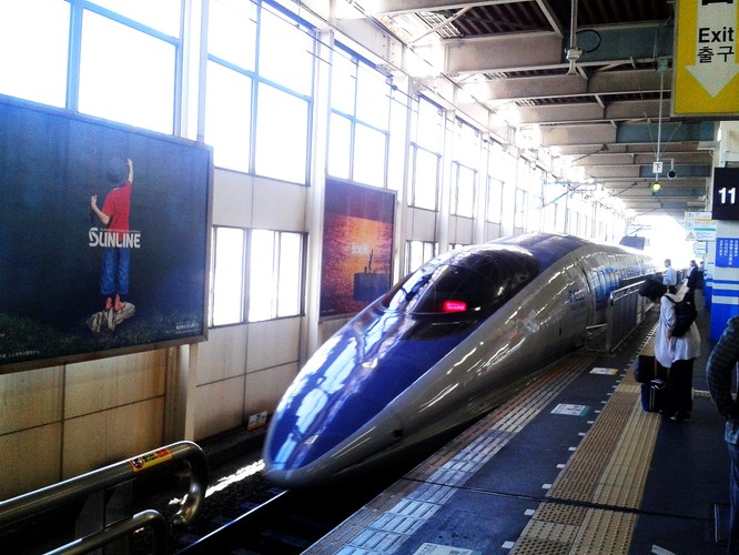 Jedyny dyskomfort związany jest z uczuciem zatkanych uszu, wywołanym poprzez gwałtowne przyspieszenie.