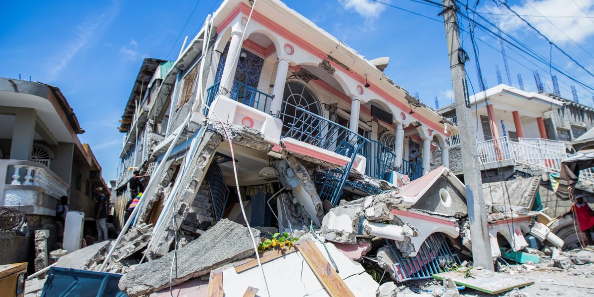 Hundreds killed in magnitude 7.2 quake in Haiti