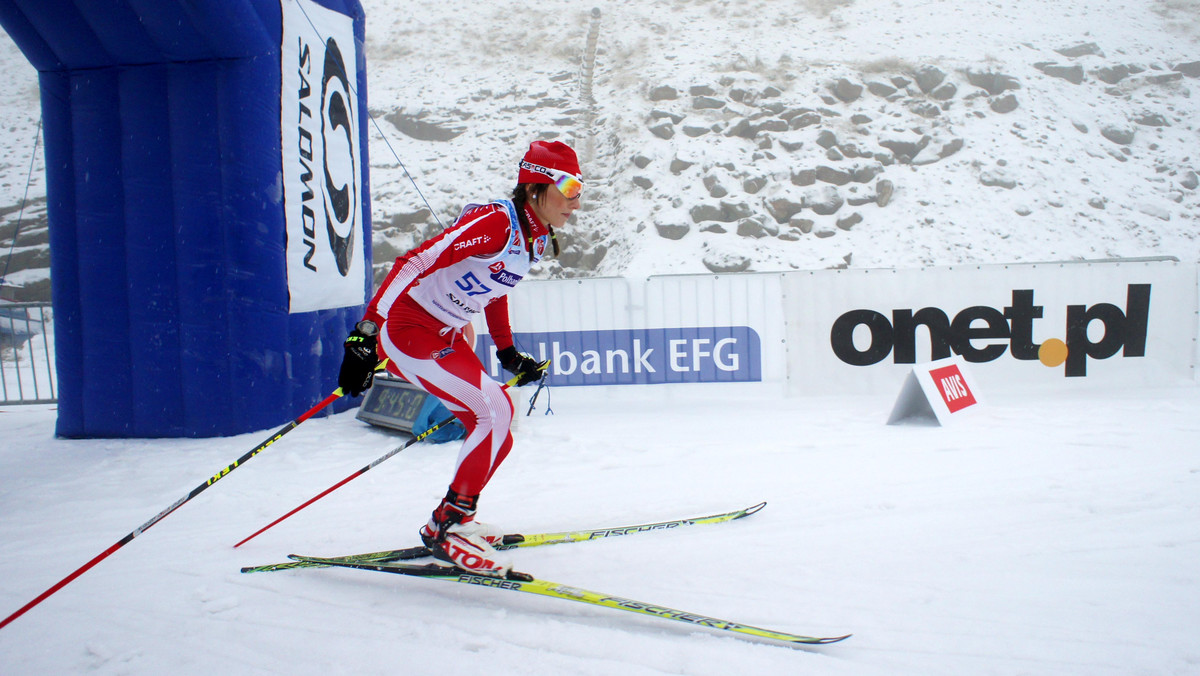 W sobotę 12 lutego na trasach biegowych Kubalonki w Wiśle rozegrane zostały ósme zawody z cyklu Polbank CUP. Tym razem uczestnicy po raz pierwszy w historii programu rywalizowali w biegach stylem dowolnym ze startu wspólnego. Impreza rozpoczęła się w mroźnej i wietrznej aurze, a zakończyła w słońcu i dodatniej temperaturze.