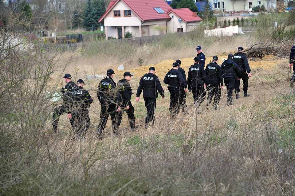 WOŁCZKOWO POSZUKIWANIA 10-LATKI (Policja podczas akcji poszukiwawczej)