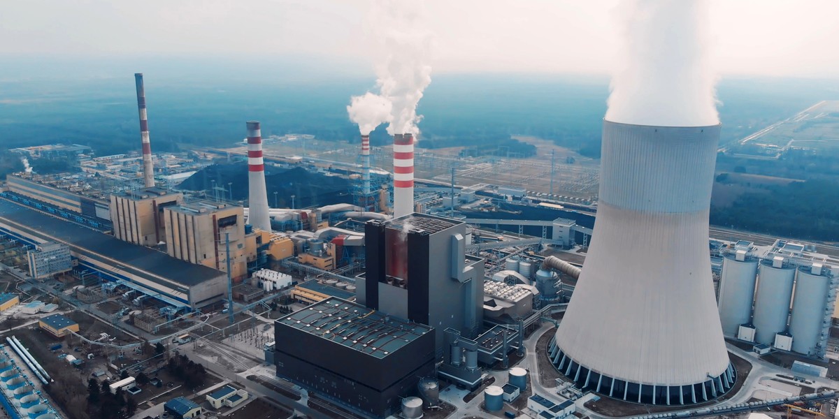 Przy powolnej rezygnacji z energetyki węglowej gwałtowny wzrost cen prądu jest nieunikniony, ponieważ koszty emisji CO2 rosną w błyskawicznym tempie - pisze "Rz".