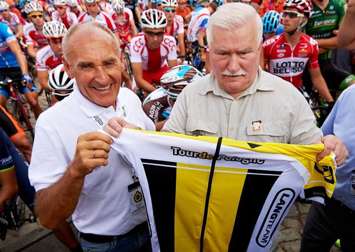 Lech Wałęsa strzałem z pistoletu rozpoczął Tour de Pologne
