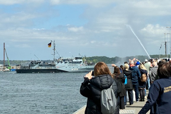 (FOTO) NATO UPRAVO JURI KA SUKOBU U IRANU?! Ratni brod je krenuo, spremaju se za OPASNU misiju: "Sve čime raspolažemo već je u upotrebi"