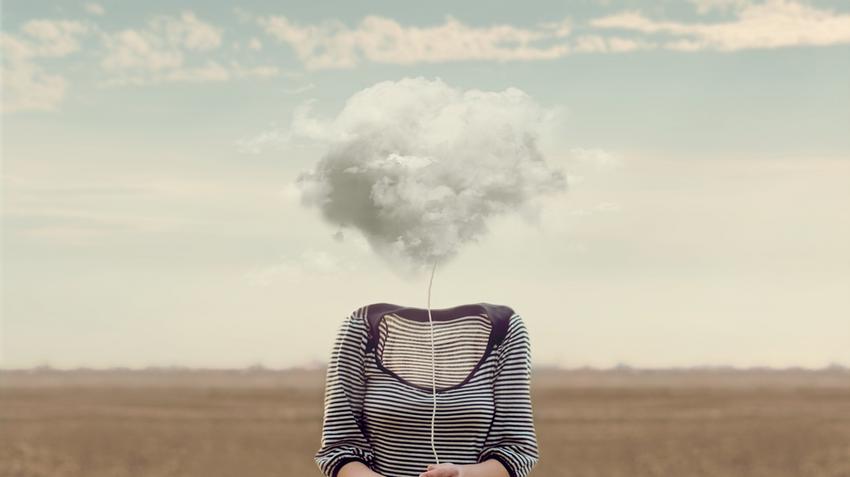 A covidos agyi köd egyik tünete a lelassult gondolkodás és a feledékenység