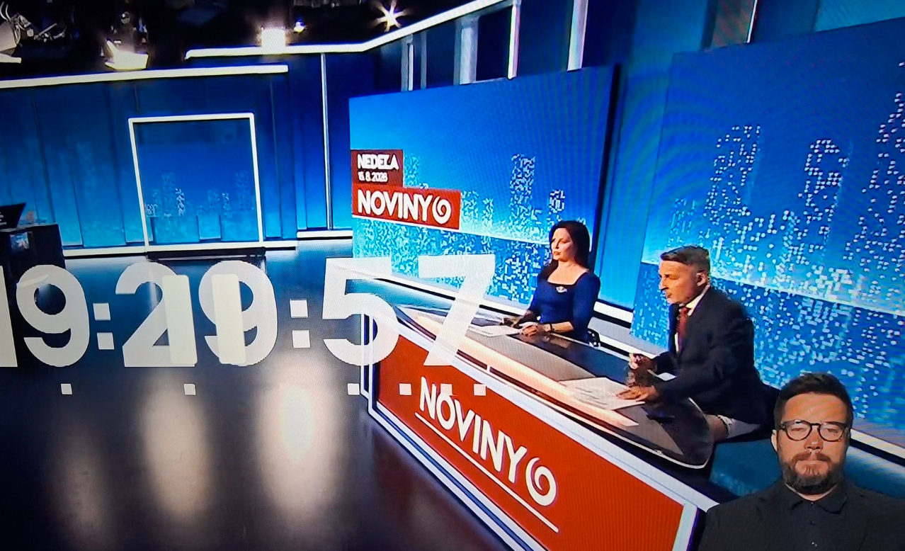 Ľuboš Sarnovský moderoval v trenírkach.