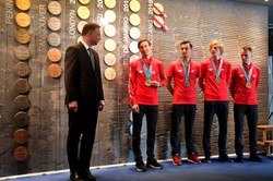 Prezydent Andrzej Duda podziękował Kamilowi Stochowi, że mógł dotknąć olimpijskiego medalu