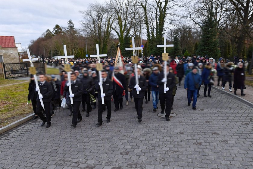 Poruszający moment podczas podczas pogrzebu 15-latek. Zebranym pociekły łzy