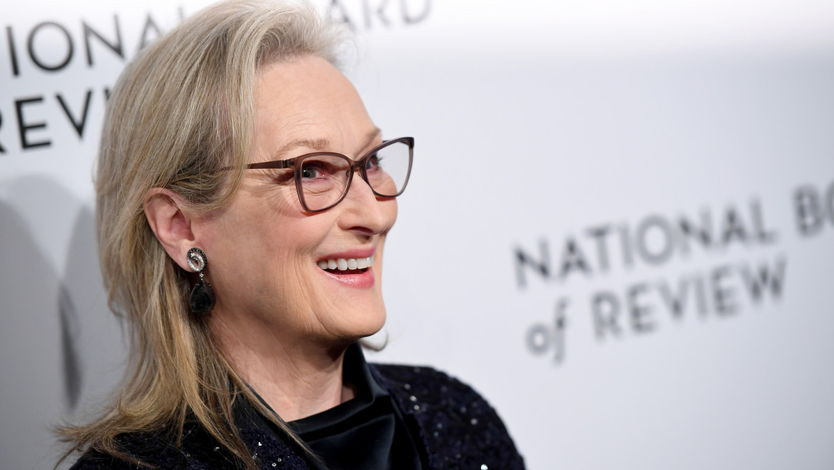 Meryl Streep to nie tylko gwiazda z piedestału, ale też mistrzyni autoironii z zabójczym poczuciem humoru. 68-letnia aktorka nadal ma umysł jak brzytwa i wygląd kobiety młodziej o 20 lat. Streep jest w tym roku nominowana do Oscara po raz 21. Czy zdobędzie statuetkę? Nawet jeśli nie, to nie powinna czuć się rozczarowana.