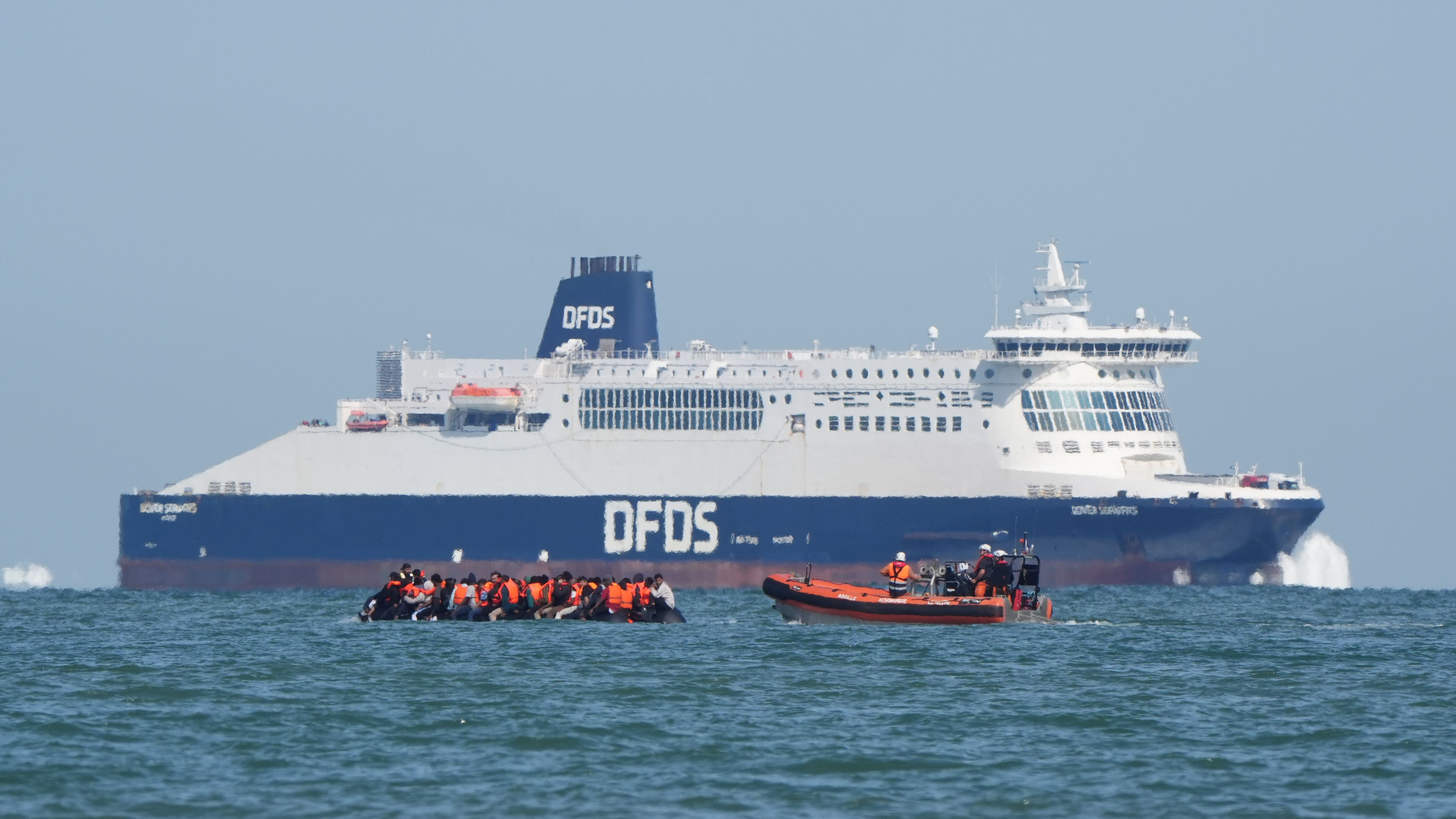 Man dies crossing English Channel after cardiac arrest