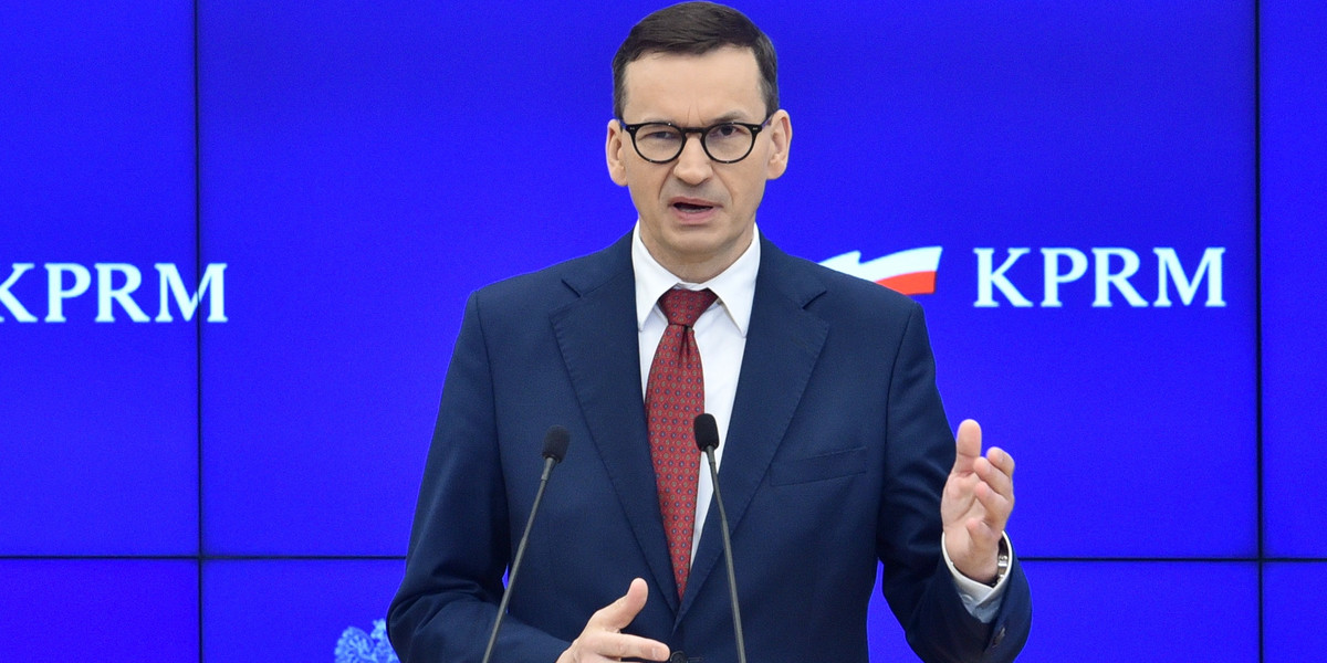 Premier Mateusz Morawiecki (54l.). 