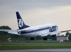 Czterech chętnych walczy o LOT