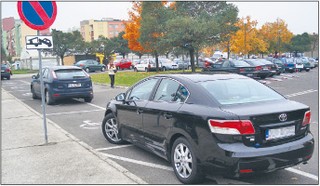 Marszałek Schetyna otworzył oddział w szpitalu, który jest placem budowy