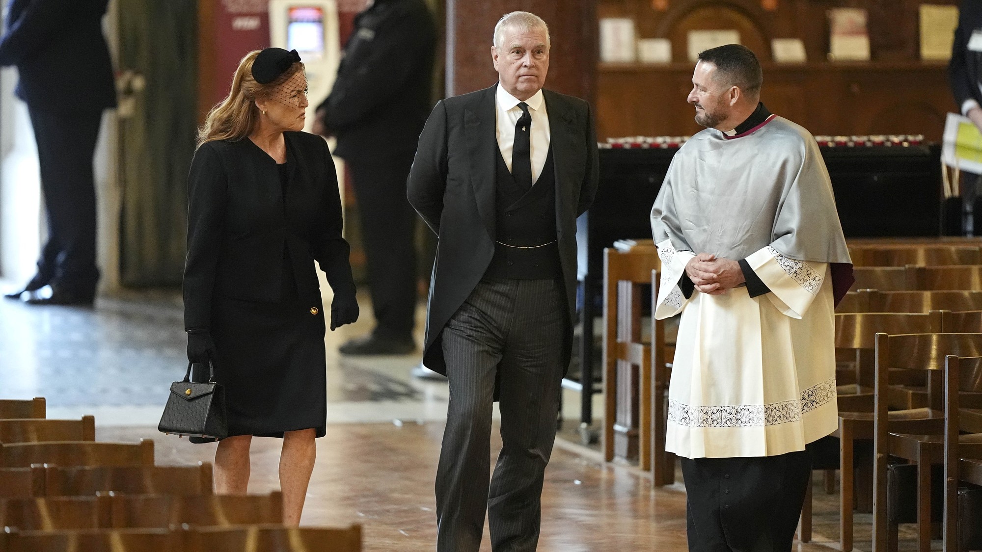 Princ Andrew a jeho exmanželka Fergie prišli na poslednú rozlúčku s vojvodkyňou z Kentu. 16. 9. 2025