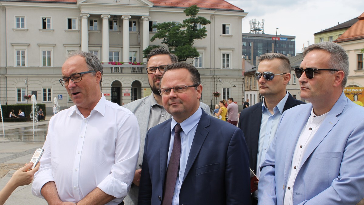 1 marca w Kielcach odbędą się obchody Narodowego Dnia Pamięci Żołnierzy Wyklętych. Tego samego dnia działacze kieleckich struktur Sojuszu Lewicy Demokratycznej planują protest przeciwko polityce historycznej rządu Prawa i Sprawiedliwości. W manifestacji weźmie też udział szef SLD Włodzimierz Czarzasty.