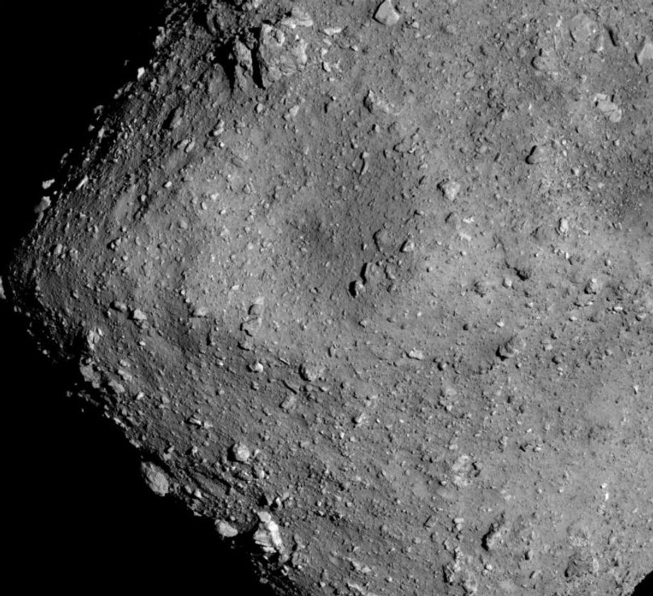 Zbliżenie na asteroidę 162173 Ryugu