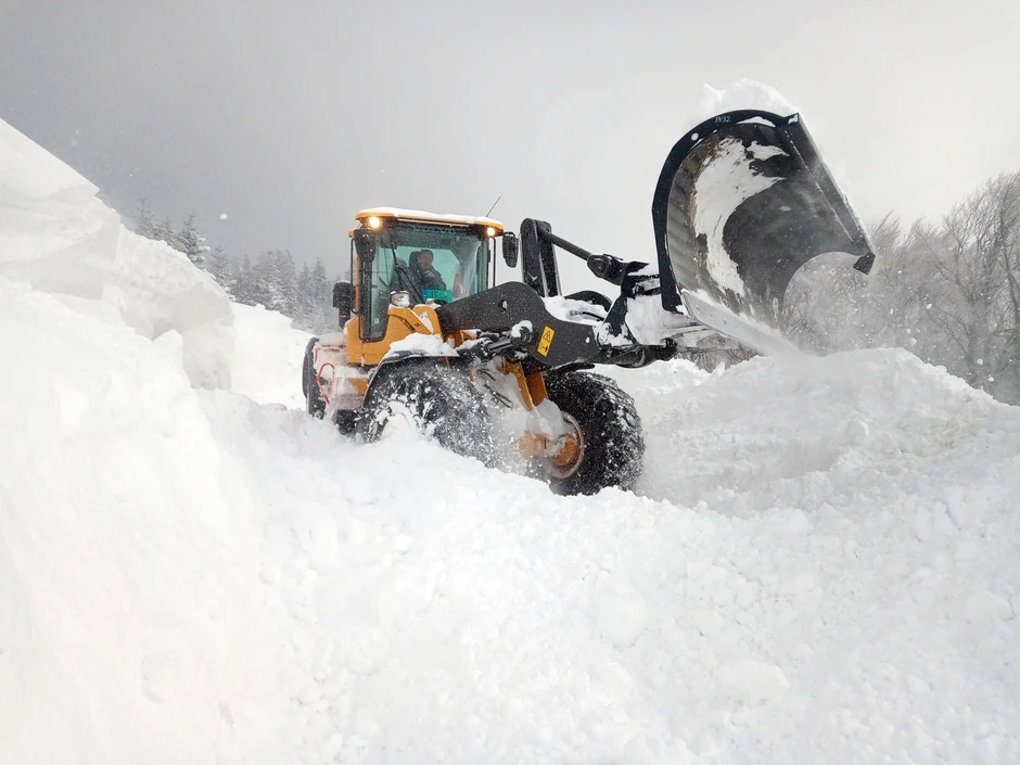Jedan od puteva preko Golije zatrpan snegom