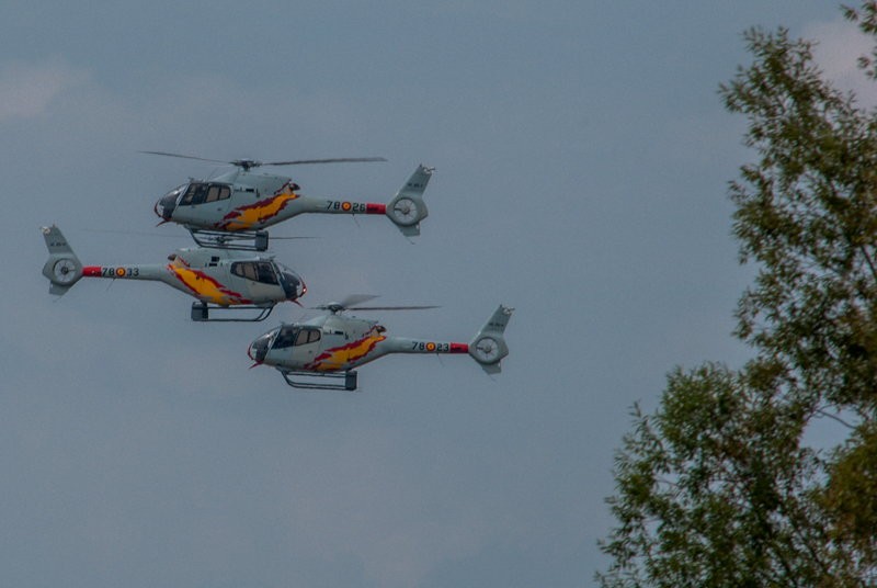 Helikoptery Patrulla Aspa na pokazach Air Show w Radomiu