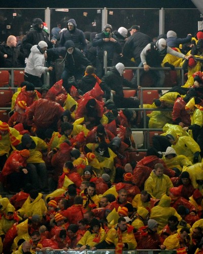 Bandyci na stadionie Legii pobili kibiców Jagiellonii