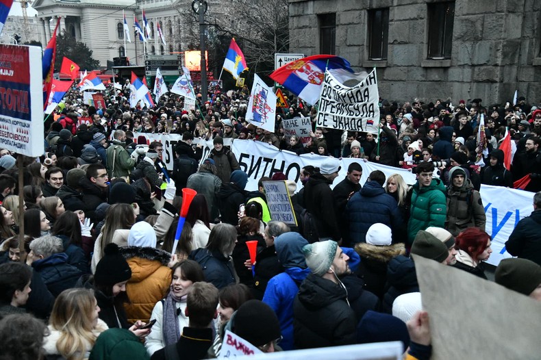 "NISU U SKLADU SA NAŠIM VREDNOSTIMA" Studenti u blokadi o zastavama sa jučerašnjeg protesta: Želimo da se ogradimo od ekstremističkih organizacija