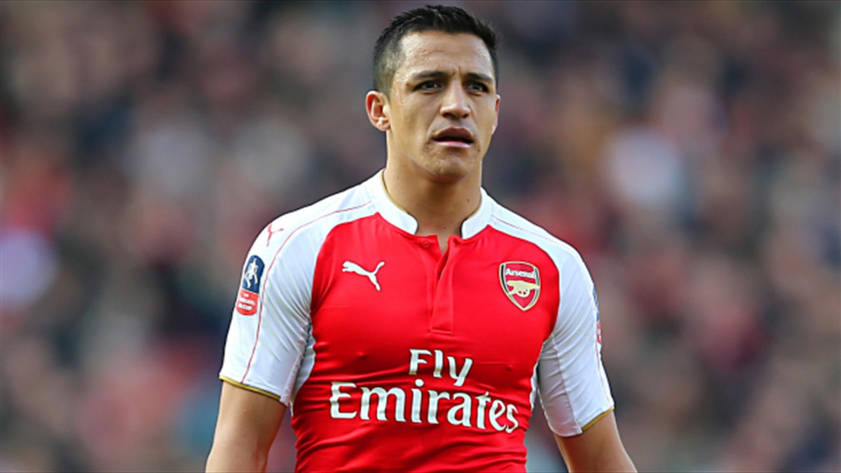 Napastnik londyńskiego Arsenalu i reprezentacji Chile Alexis Sanchez opuścił we wtorek zgrupowanie kadry przed meczami eliminacji do mistrzostw świata w 2018 roku. Spowodowane jest to kontuzją odniesioną na treningu, a pierwsze informacje mówią o zerwaniu mięśnia łydki, co może oznaczać nawet kilkumiesięczną przerwę.