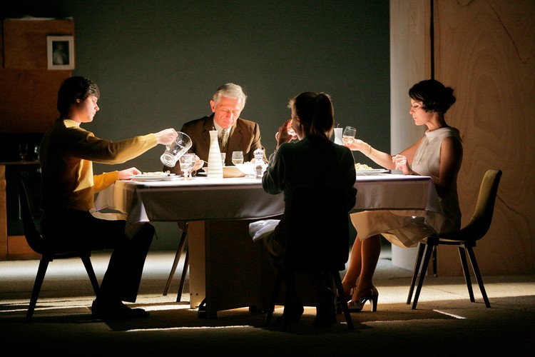 – Którędy do TR Warszawa – pytałem w niedzielny wieczór, wychodząc w niedzielny wieczór na premierę 'T.E.O.R.E.M.A.T.U.'.