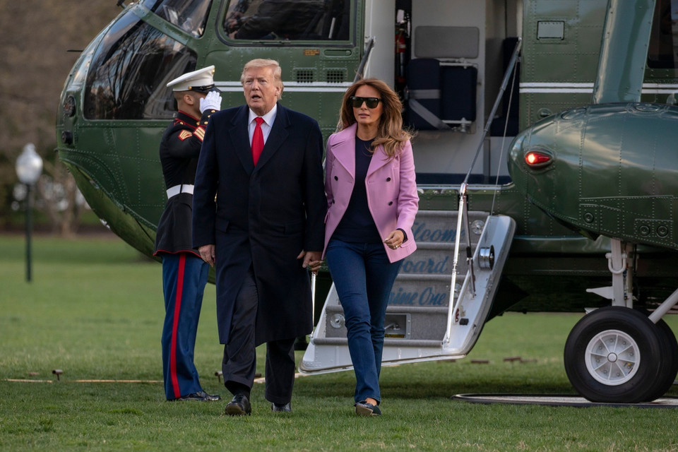 Melania Trump w zwykłych dżinsach. Jak się wam podoba ten zestaw?