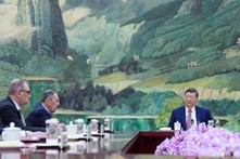 Rosja chce "bezwarunkowo" uzupełnić niedobory surowców w Chinach. Jest deklaracja Ławrowa