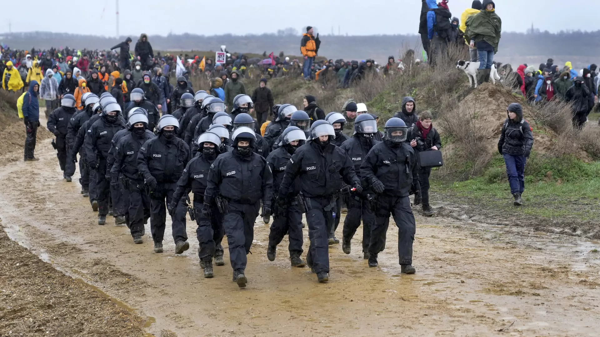 Policja starła się z aktywistami w Lützerath. Nie chcą pozwolić na zburzenie wioski