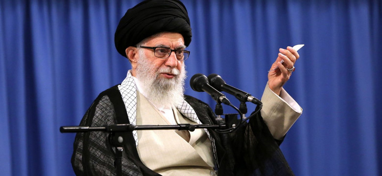 Chamenei grozi, że Iran będzie łamał kolejne postanowienia paktu nuklearnego