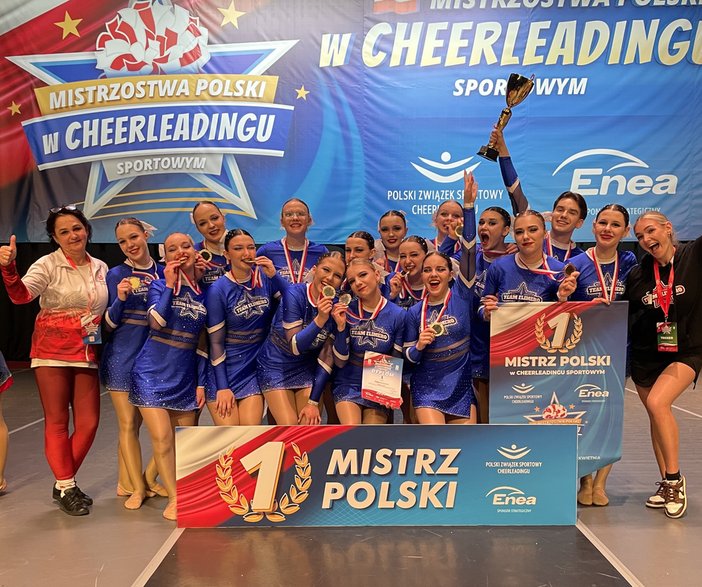 UKS Flimero to absolutny top polskiego cheerleadingu.. Trenerka Jolanta Magda, Magdalena Owczarek, Wiktoria Jarosz, Julia Starzak, Zuzanna Kopacka, Barbara Krakowska, Pola Kwiatkowska, Zuzanna Ślusarska, Amelia Kajzer, Milena Krok, Maja Szpala, Julia Mucha, Maja Czajkowska, Wiktoria Dudek, Karolina Szura, Piotr Brzęk, Joanna Błaszczak, trenerka Adriana Kopacka