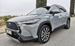 NOWA Toyota zaskakuje oszczędną hybrydą. Ten rodzinny SUV w Polsce już jest hitem