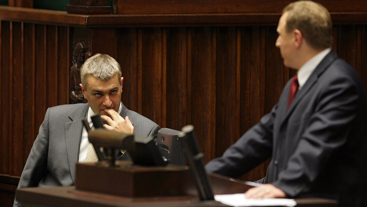 Roman Giertych (L) z LPR i Jacek Kurski (P) z PiS podczas sejmowej debaty