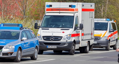 Krwawe ślady przed autem. Drzwi były uchylone. W środku czaiła się śmierć