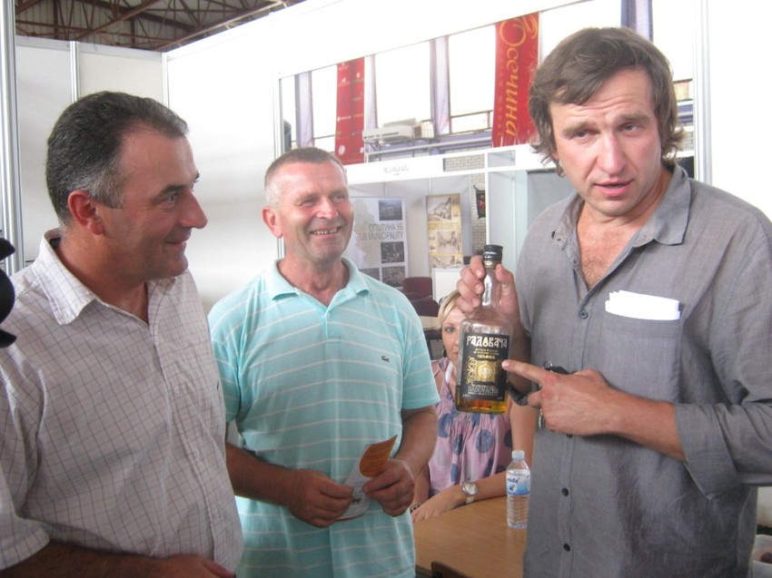 Jezdić gaji voće na 15 hektara i pravi rakiju