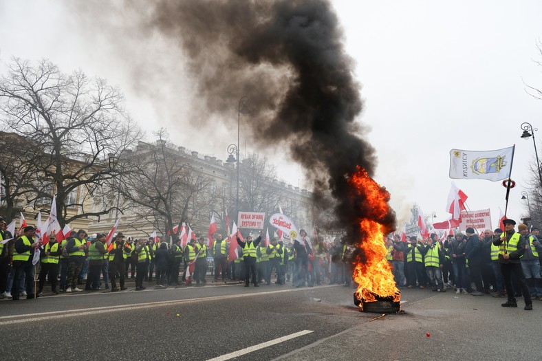 Warszawa, 06.03.2024. Demonstracja rolników przed KPRM w Warszawie