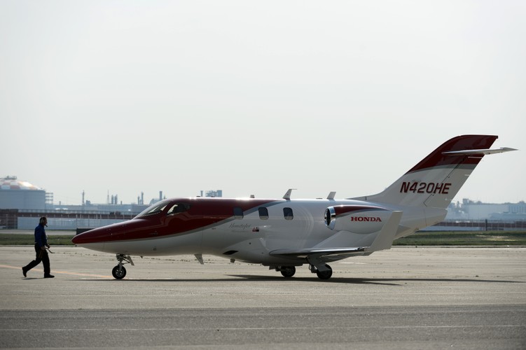 Prezes Honda Aircraft Michimasa Fujino podkreśla, że projekt samolotu zainspirowany jest wyglądem... pary butów zaprojektowanych przez Salvatore Ferragano, które Fujino zobaczył podczas swojego pobytu na Hawajach.