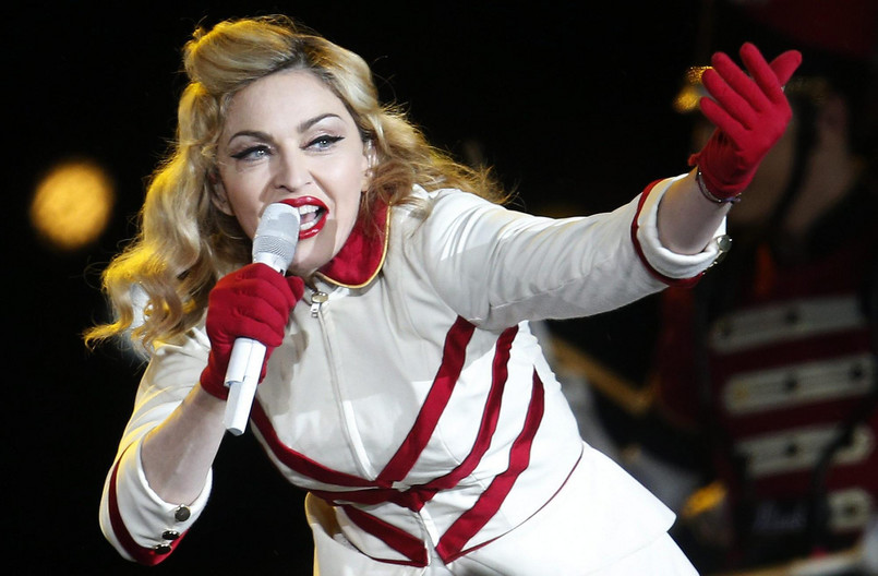 Madonna udowodniła, że nie na darmo nazywana jest "Material Girl" – piosenkarka zarobiła najwięcej spośród wszystkich muzyków w minionym roku. Kwota 34 milionów dolarów, jaka wpłynęła na konto artystki pochodzi w większości z biletów na koncerty promujące jej płytę "MDNA". Sam krążek, mimo iż dotarł na szczyt list przebojów w kilkudziesięciu krajach, nie przyniósł wielkiego zysku, bo zaledwie 1,5 miliona dolarów