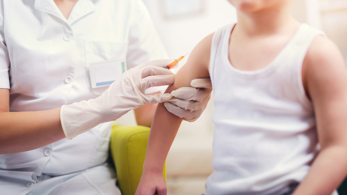 Ministerstwo Zdrowia informuje, że dzieci urodzone w latach 2013-2016 można zaszczepić przeciwko pneumokokom. Szczepienia są bezpłatne od 20 marca do 29 czerwca 2018 roku. Mogą z nich skorzystać dzieci, które nie zostały jeszcze zaszczepione i nie podlegają obowiązkowi takich szczepień.