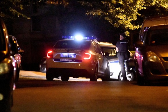 POVREĐEN POLICAJAC Teška saobraćajna nesreća u Kraljevu: Vozač automobilom naletao na službeni motocikl
