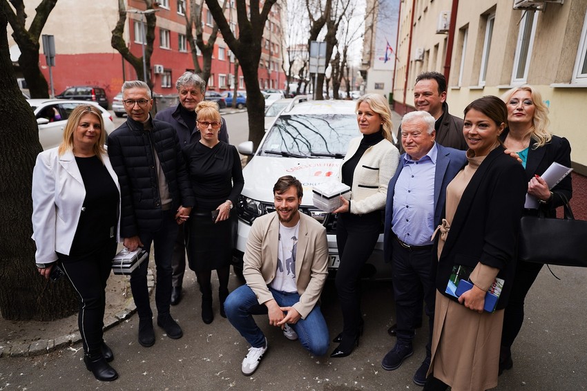 Fondacija Mozzart prikljucila se akciji Pokucaj mi knjigom na vrata