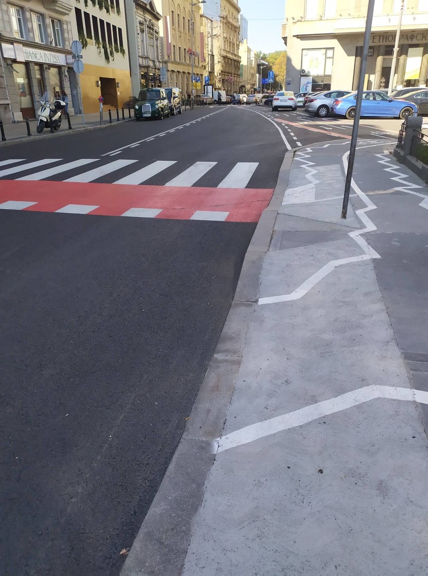 Pešački i staza se ne nadovezuju