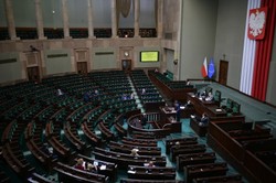 Sejm uchwalił ustawę okołobudżetową na 2022 r.