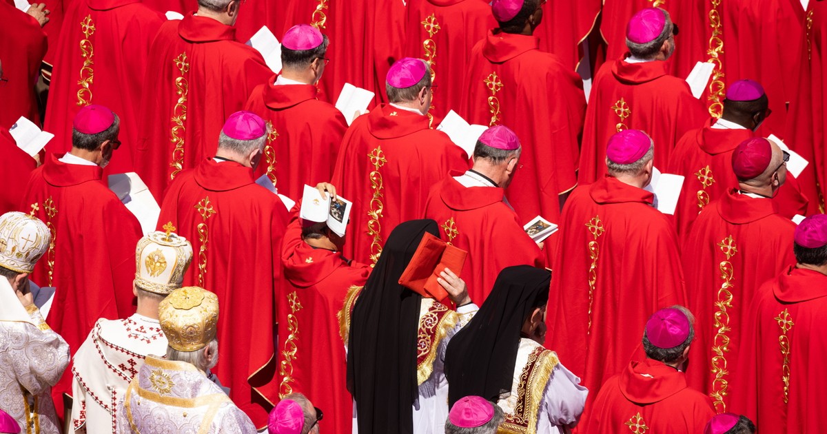 Kardynał Parolin jest faworytem. Tuż przed rozpoczęciem konklawe "odnaleziono" dokumenty