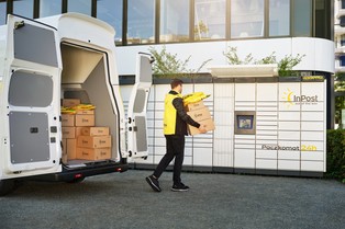 Polskie paczkomaty podbijają Wyspy. InPost blisko 15 tys. urządzeń