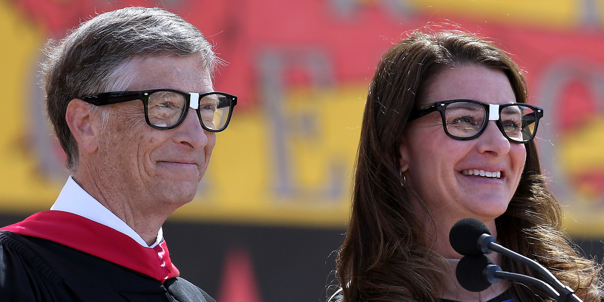 Początkowo pod zobowiązaniem do dobroczynności podpisali się m.in. Bill i Melinda Gates