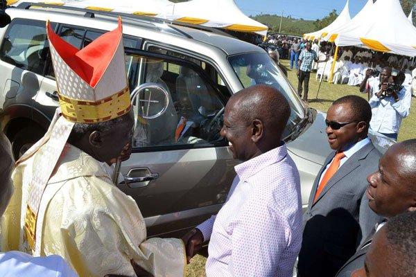 Archbishop Phillip Anyolo receives a Mitsubishi Pajero from DP William Ruto 