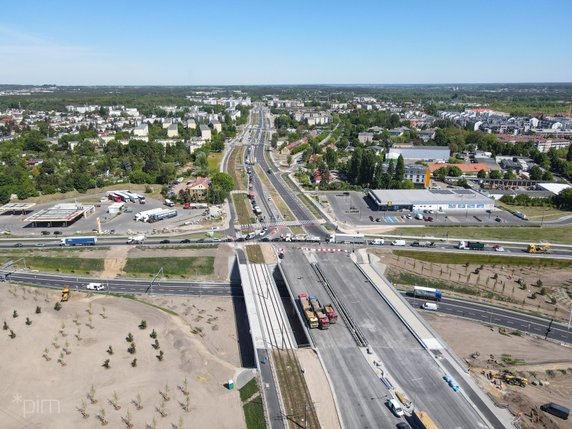 Na wiaduktach nad ul. Lechicką przeprowadzono próby obciążeniowe fot. PIM