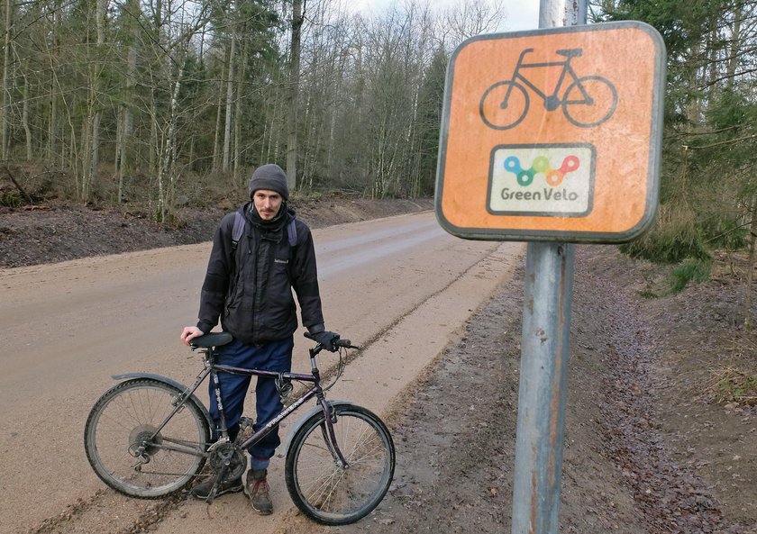 Policja każe rowerzystom chodzić pieszo po Green Velo