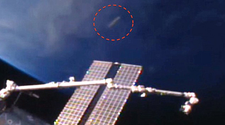 A Nemzetközi Űrállomás webkamerája készítette a furcsa felvételt.