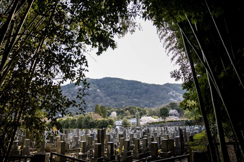 Tradycyjny cmentarz w Arashiyama, prefektura Kyoto
